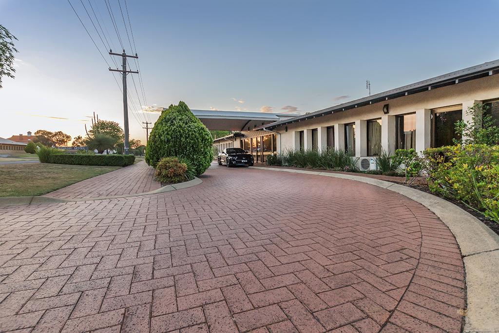 Banksia Motel Collie Exterior photo